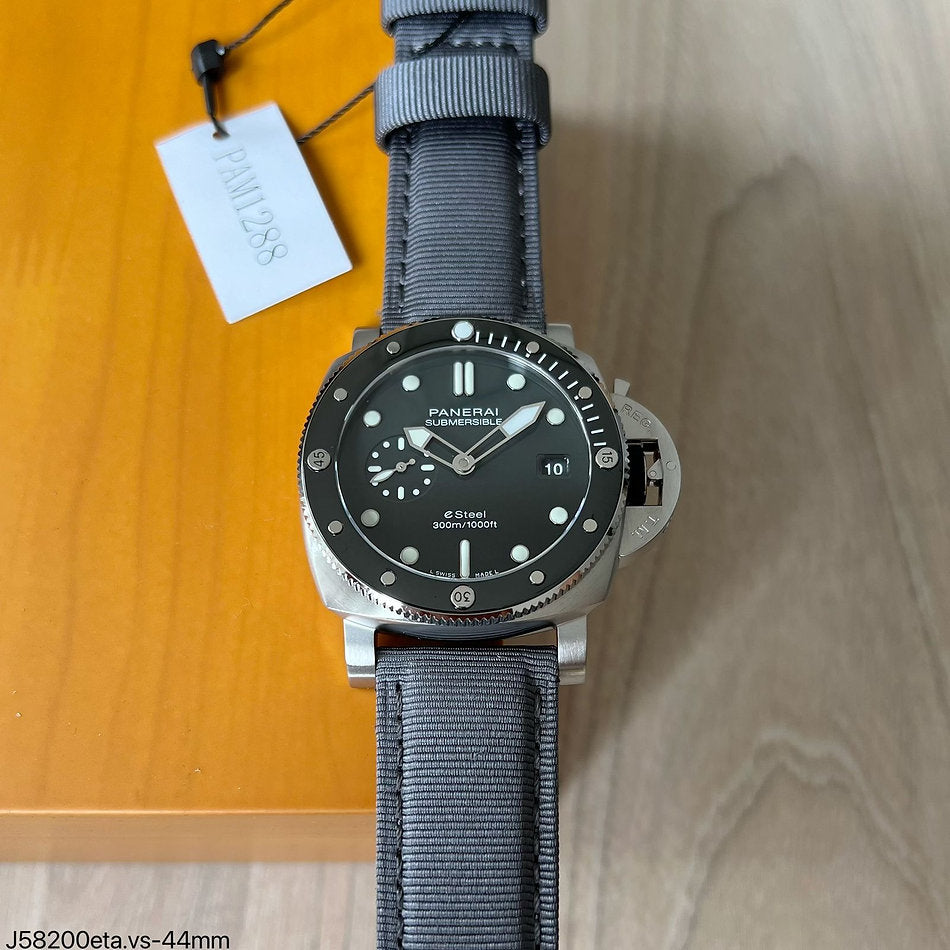 Panerai Submersible eSteel 44 mm