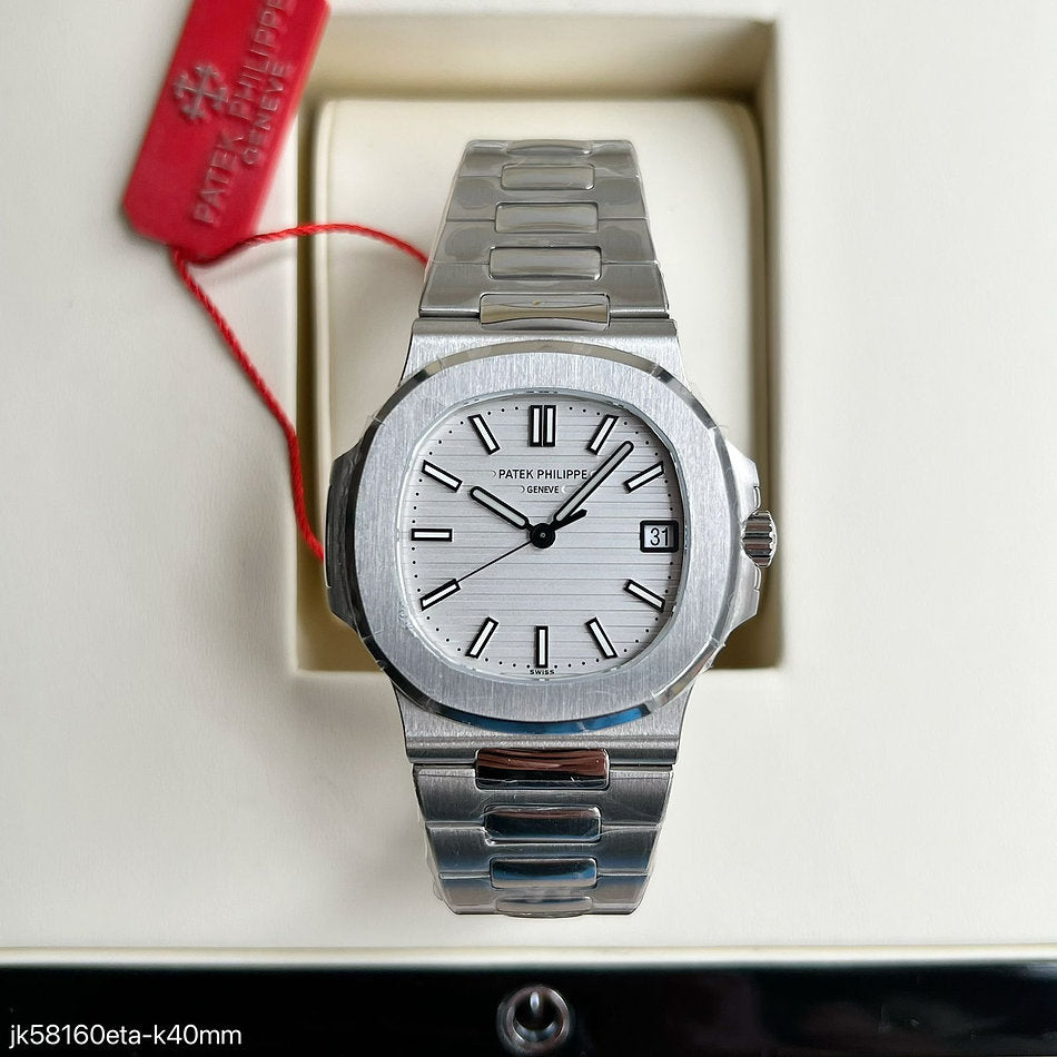 Patek Philippe Nautilus Automatic Silver/White 40 mm