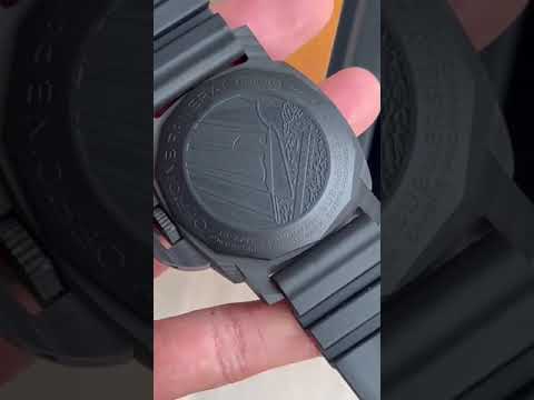 Panerai Submersible Luna Rossa 47 mm